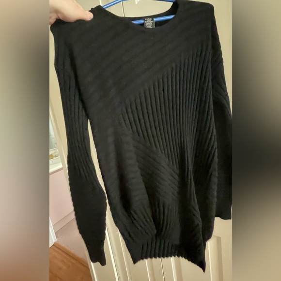 Black Sweater Size M - Picture 1 of 3